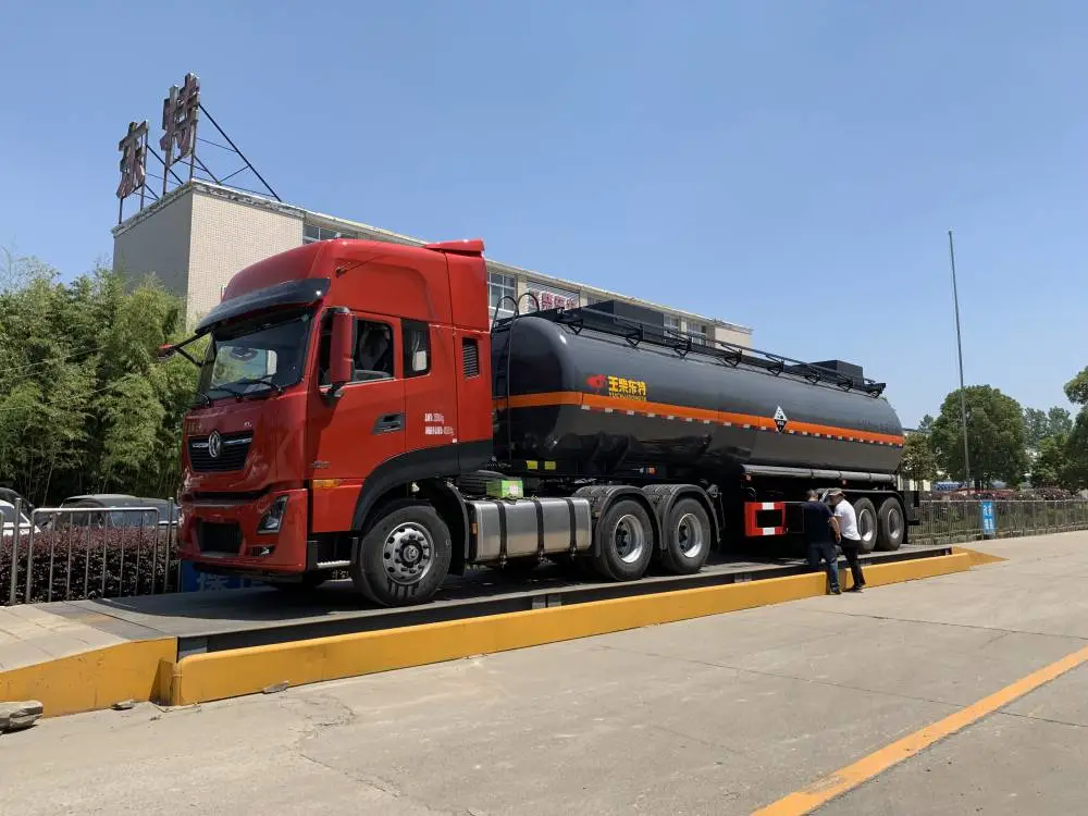 DTA9403GGY罐车普货钢衬塑罐式运输车, 29立方净水剂罐车工厂直销