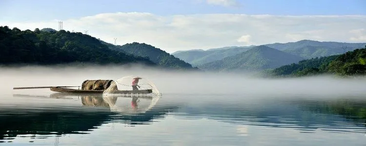 郴州兜率岛与游船.jpg