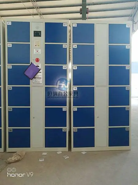 存包柜一脚