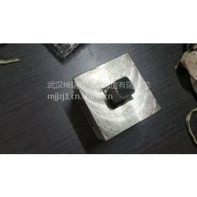 武汉埃瑞特梯子冲孔模具,梯子制造设备模具