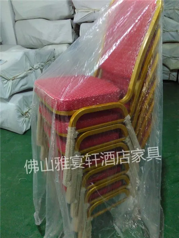 椅脚配有泡泡袋和椅子有塑料袋覆盖,减少运输过程损坏 (2)