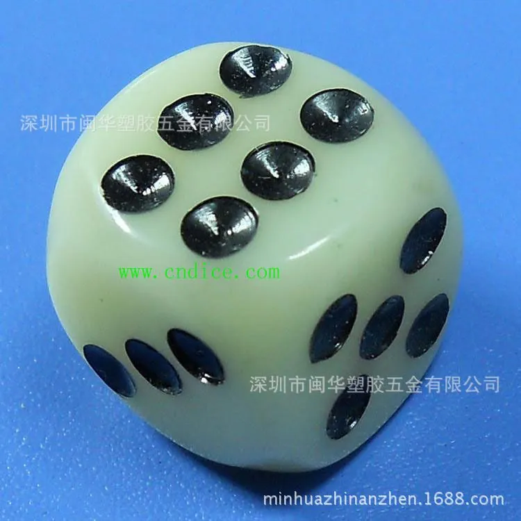 米黄色,黑点,黑色点数骰子,色子,骰仔,色仔.