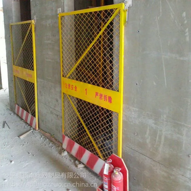 中铁建设基坑临边护栏网 电梯井防护网 人货电梯安全门大量现货供应