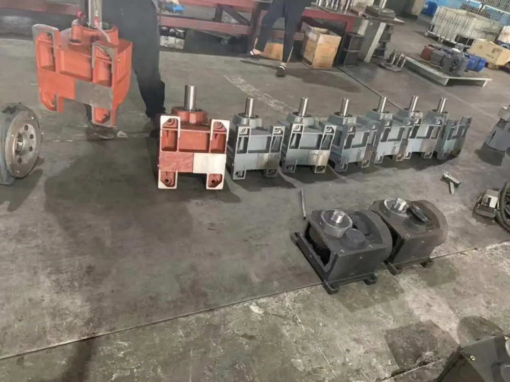 FF127-Y11KW-NA36M1-270齿轮减速机B3HH14四方台