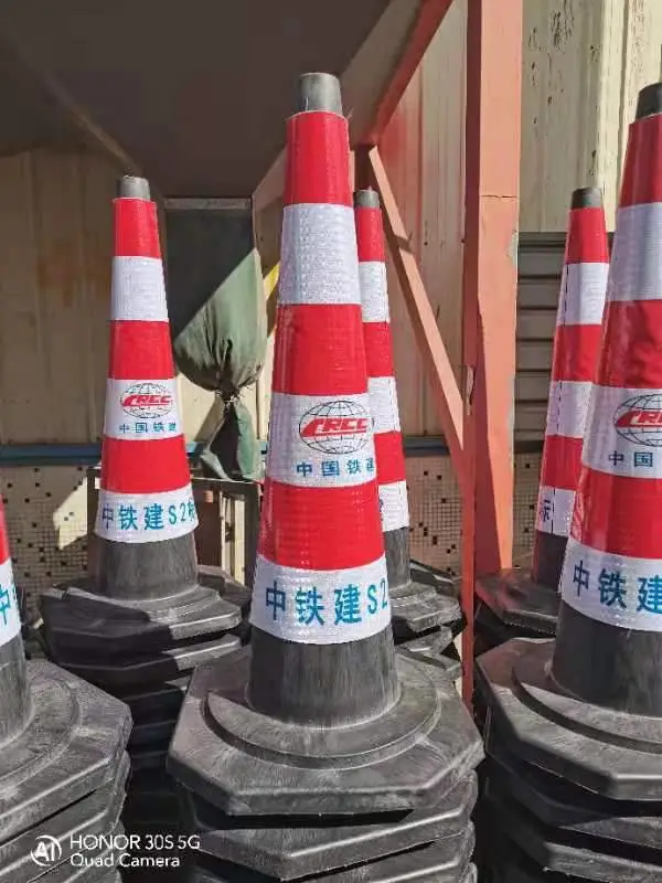 益路交通加重橡胶方锥道路隔离塑料锥雪糕筒耐压耐晒***