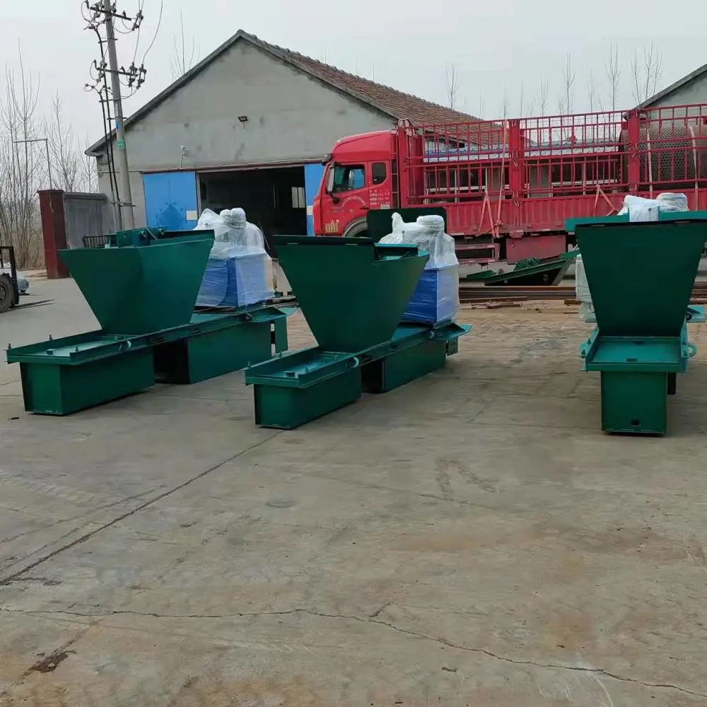 多功能V型水渠滑膜机 水泥梯形水渠滑模机 矩形水渠现浇滑模机