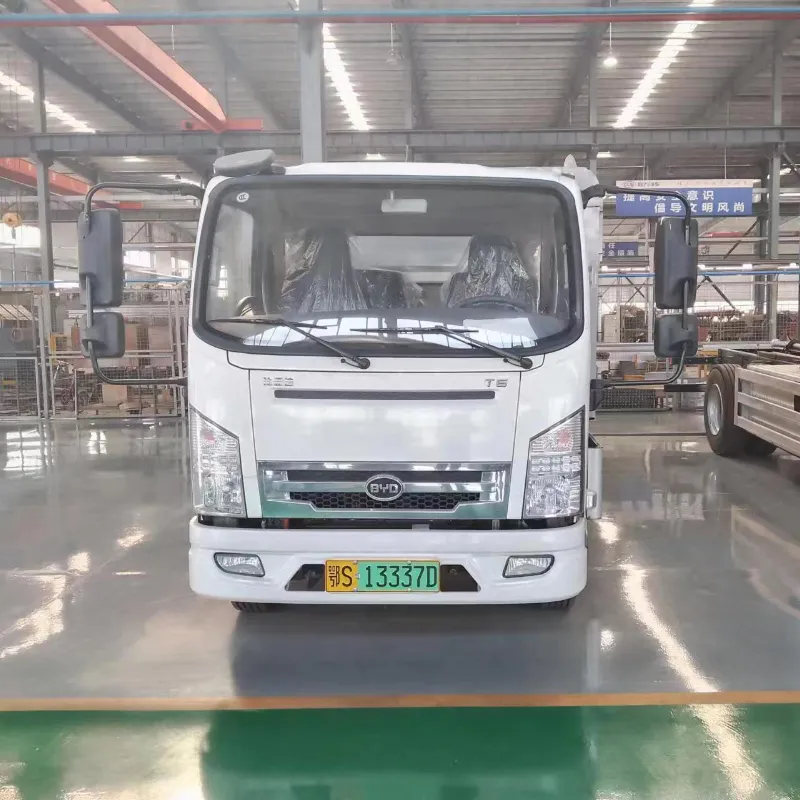 国六蓝牌出口外销大型吸尘扫路车厂区绿化除尘车