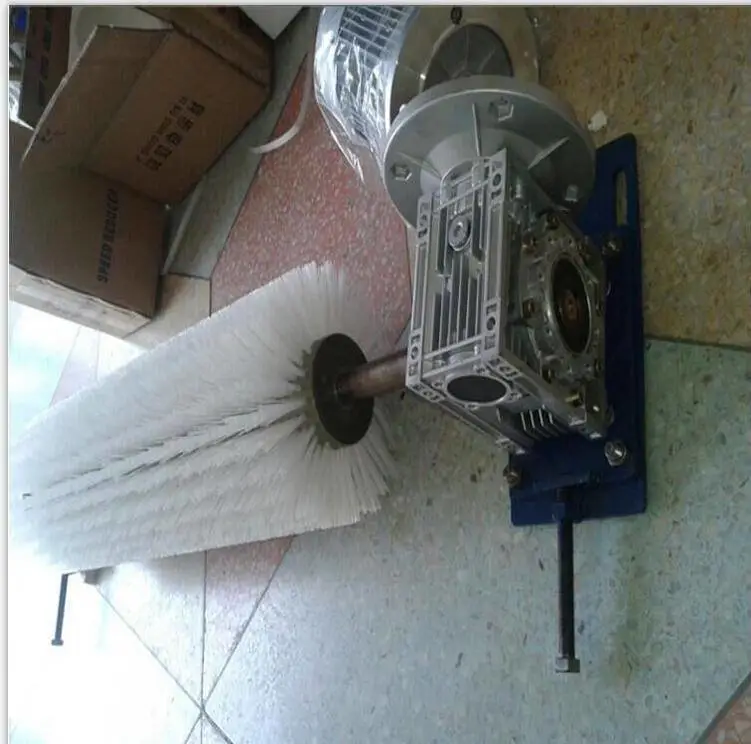 电动滚刷清扫器1_副本