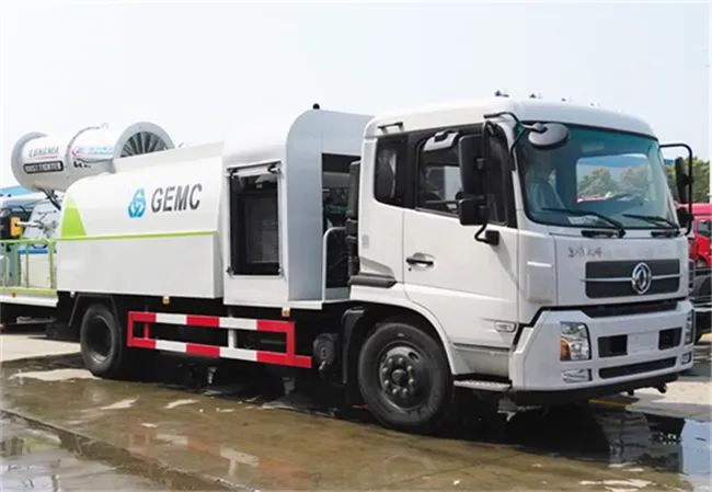 东风D9喷洒车车型漂亮