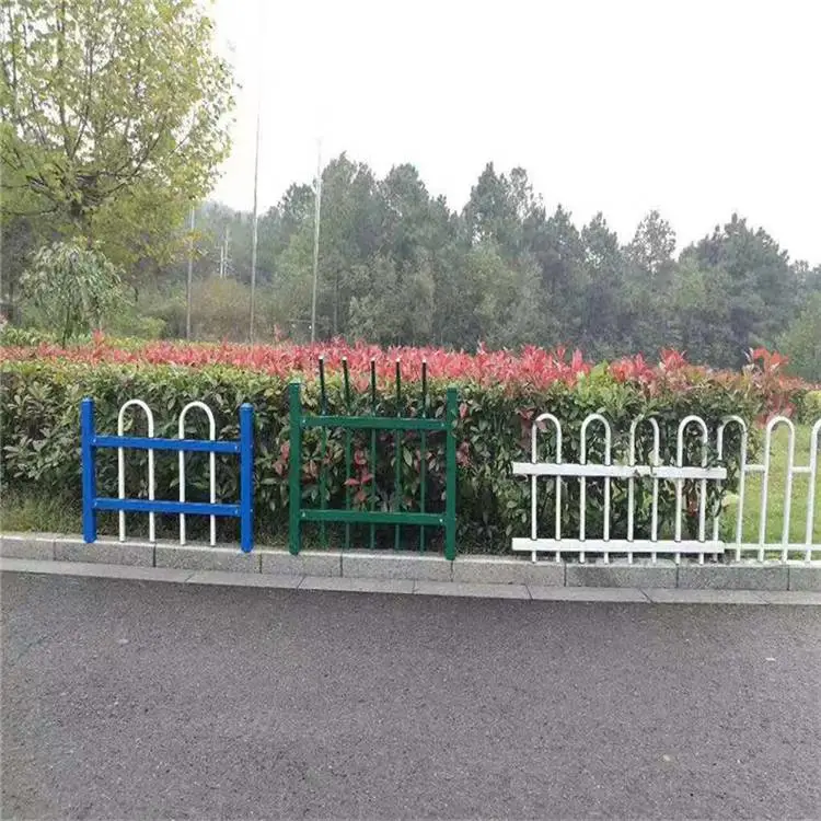 草坪围栏 草坪护栏简介 草坪护栏厂家草坪机械 财润