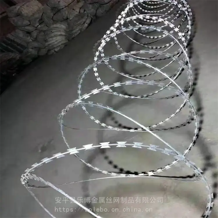 贵阳镀锌刀片刺绳生产厂家@直径30***围墙防护乐博供应批发