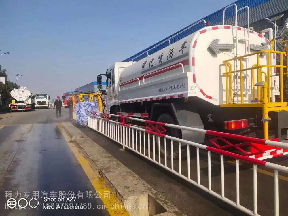 东风多利卡12吨双面城市护栏清洗车隧道清洗车多少钱一辆