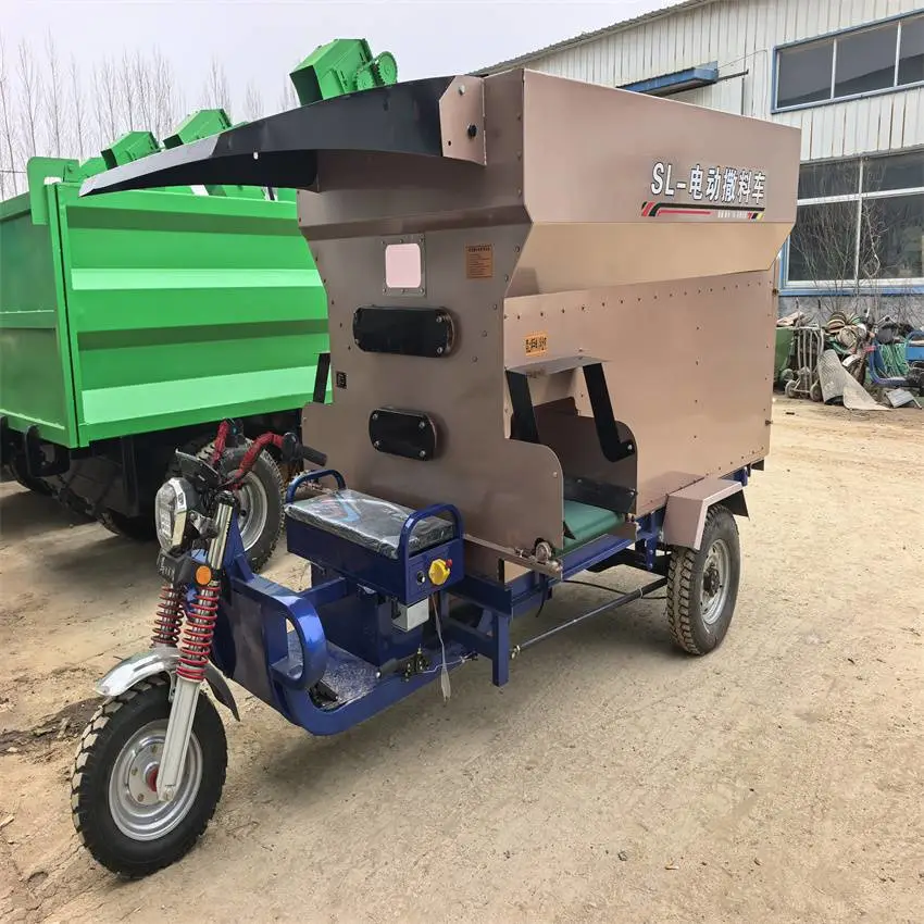 液压刮板喂料车 5立方自走式抛料车 双出料口饲草车
