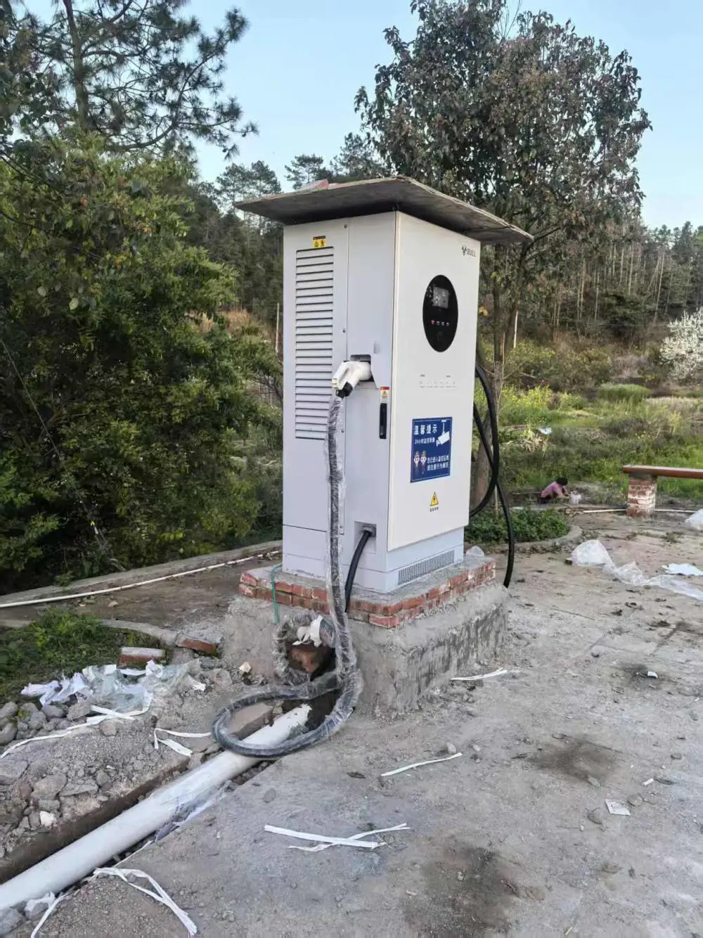 场站升级公牛 160KW 一体桩双枪同步快充缩短车主等待充电时长