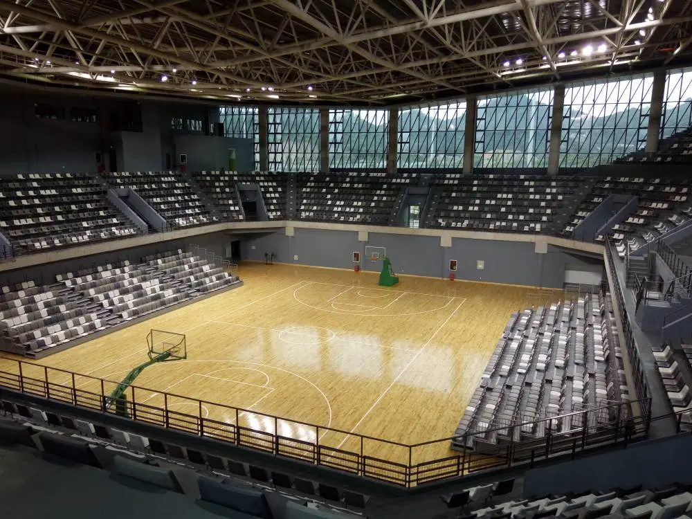 柯勒斯利普定运动木地板 FIBA 认证 LVL 龙骨综合体育馆实木地板