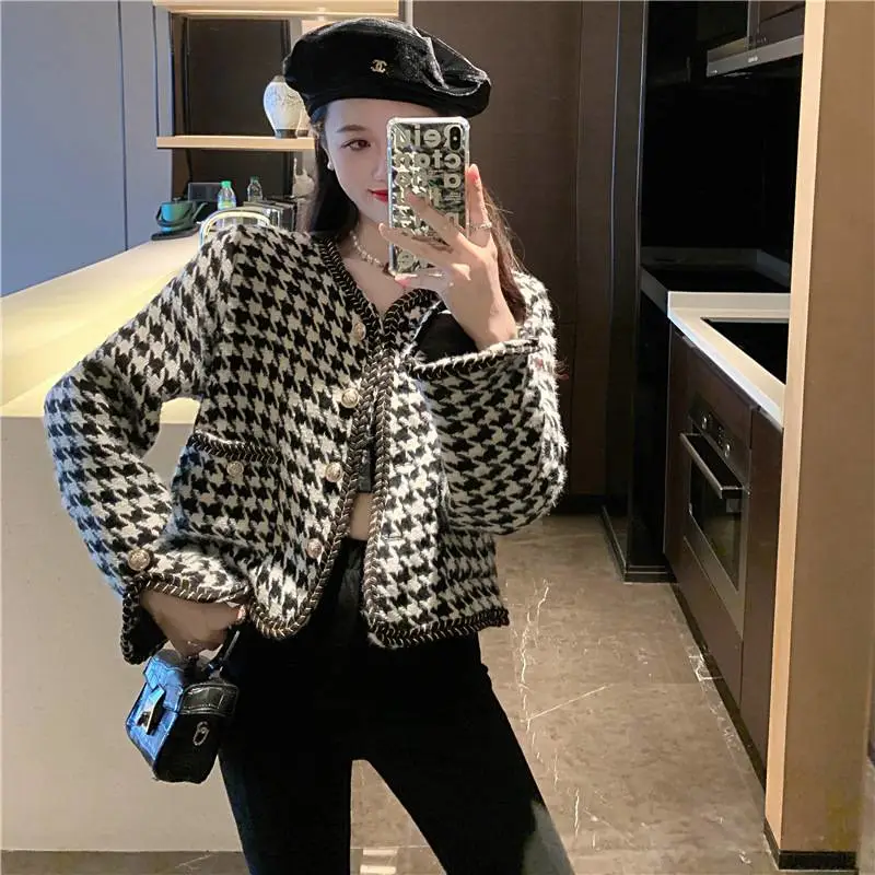 擦5元批发的服装新款秋冬加厚宽松套头一元一件的衣服批发能卖吗