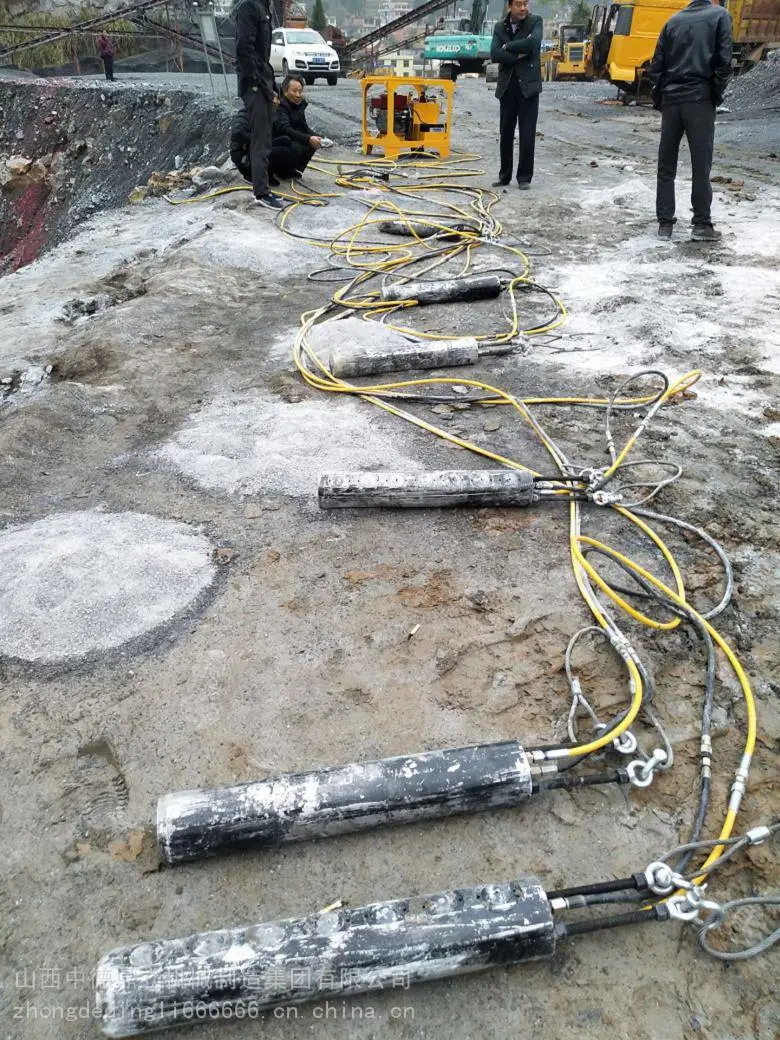青海海西无声爆破岩石劈裂机石材厂破碎硬石分裂机怎么卖
