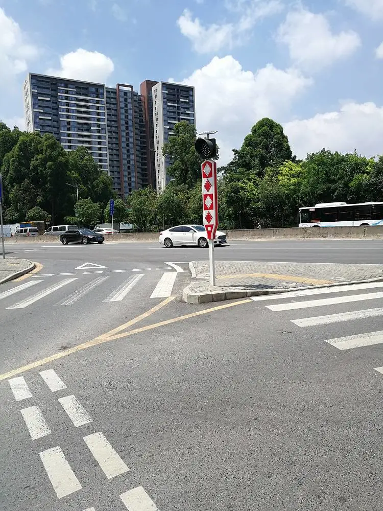杭州太阳能发光警示柱交替频闪效果好 安全岛匝道警示柱投射距离远