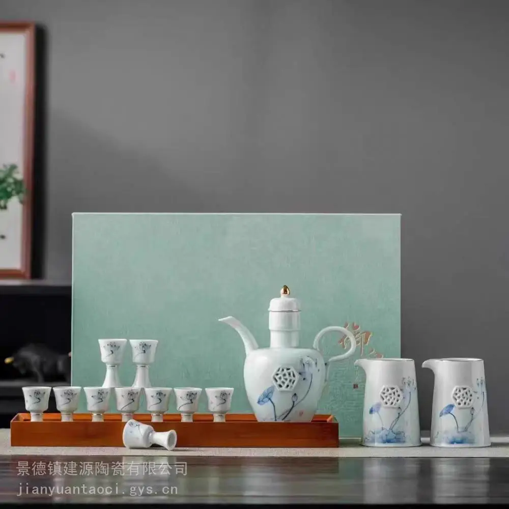 陶瓷酒具批发厂 手绘青罗釉瓷器白酒杯 倒酒分酒器礼盒套装批发