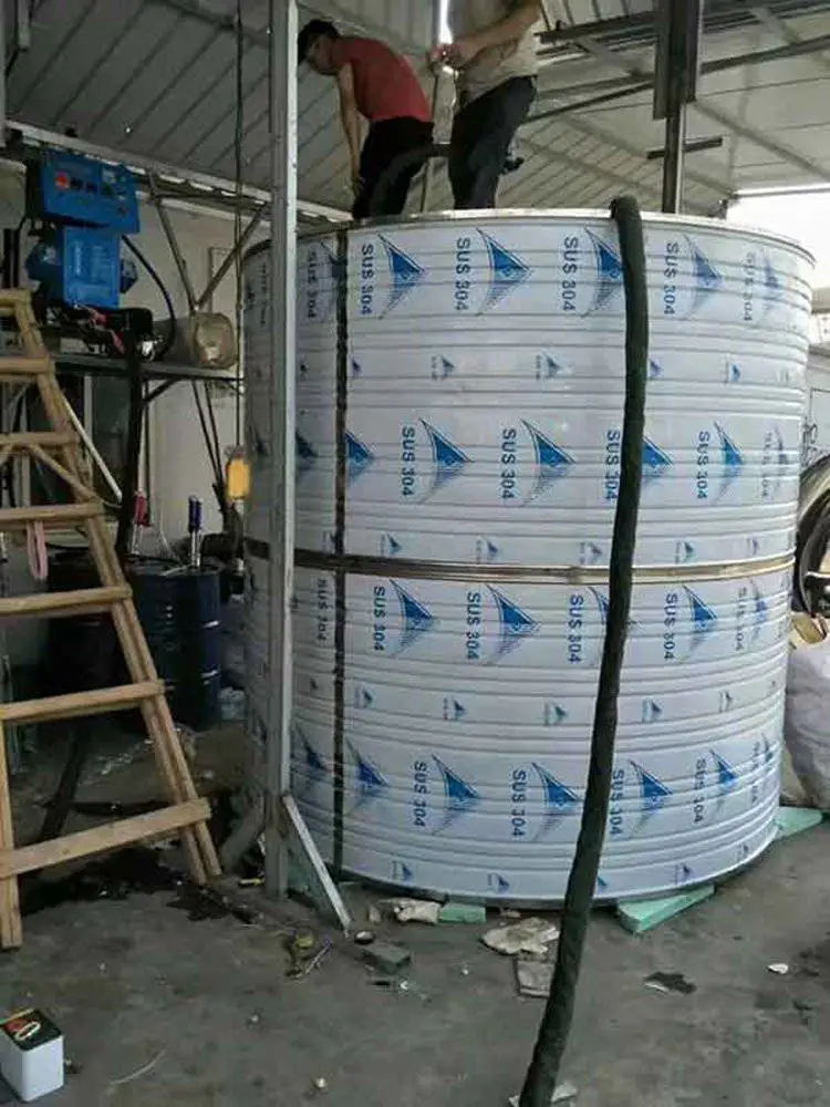 水箱保温聚氨酯发泡机.jpg