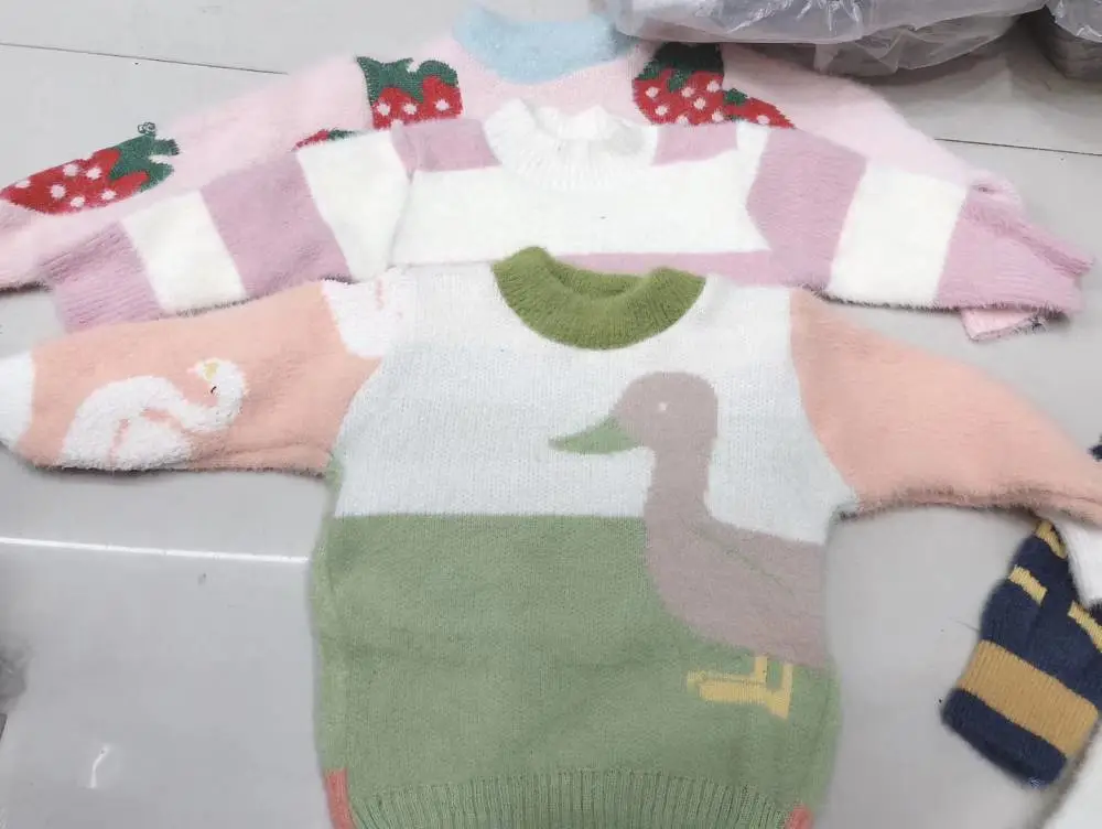 四川甘孜一手衣服简约童装尾货针织衫论斤称童打底针织衣虎门库存服装批发网