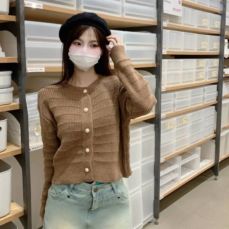 义乌地摊服装批发市场宽松打底衫套头毛衣女尾货服装批发市场