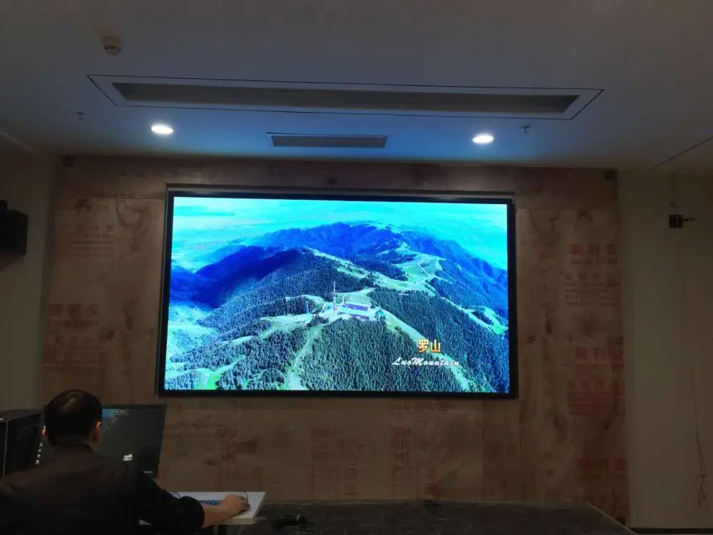 P1.25LED显示屏室内直播监控会议室屏大屏幕厂家促销中