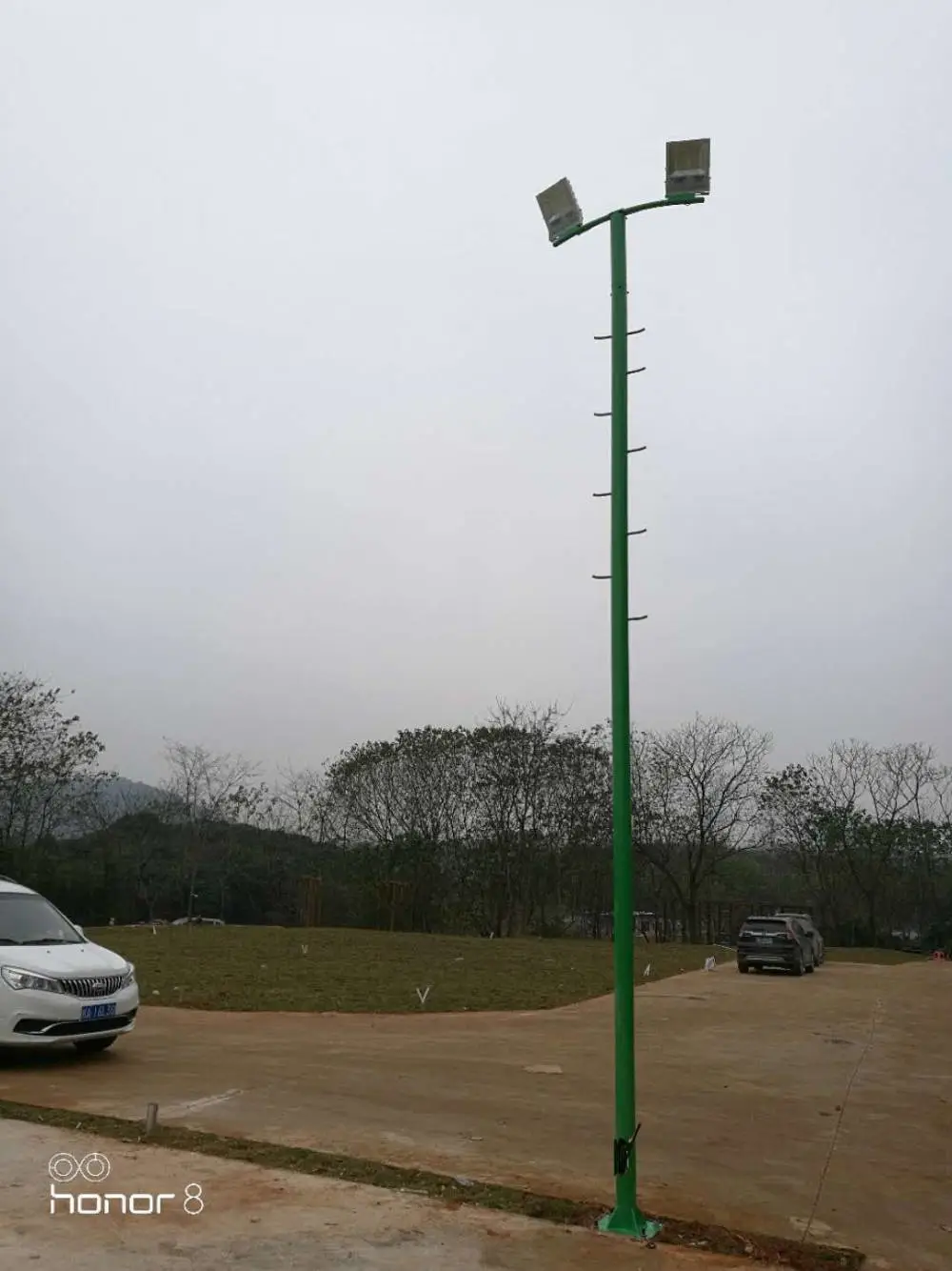 桂林灵川新农村太阳能路灯足球场照明投光灯多款造型