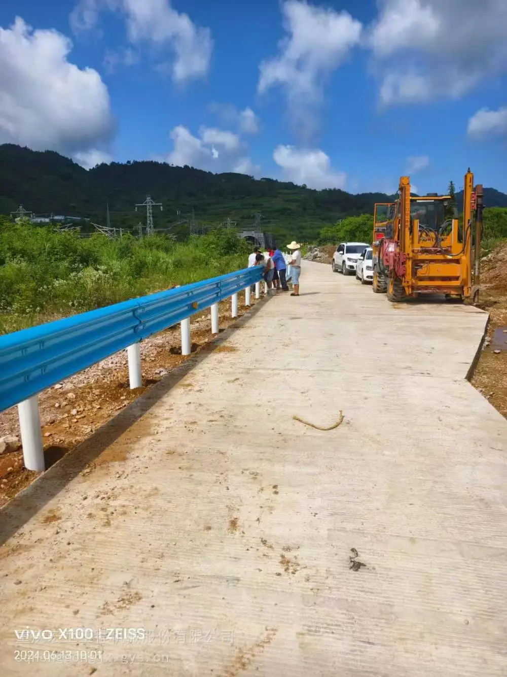 公路护栏打钻一体机 6108（13-10）护栏钻孔机