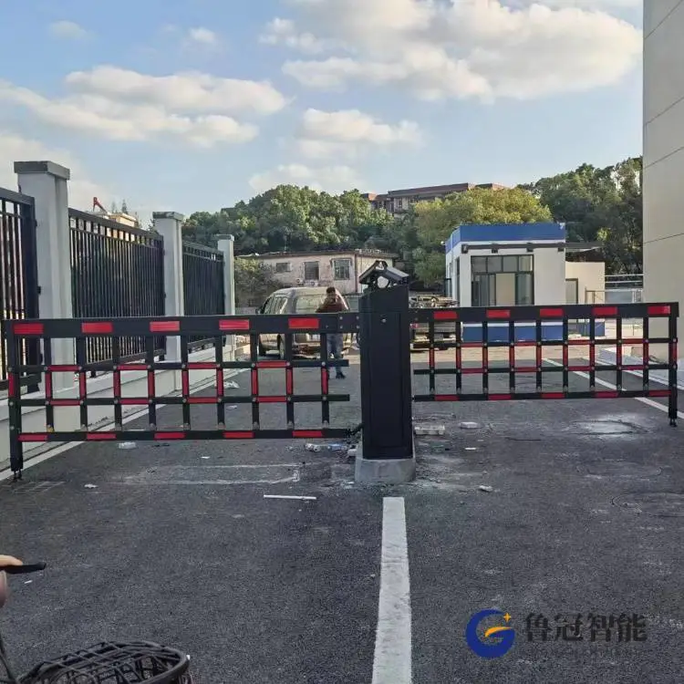 绥中县专业道闸安装小区起落杆电动伸缩门定制生产厂家