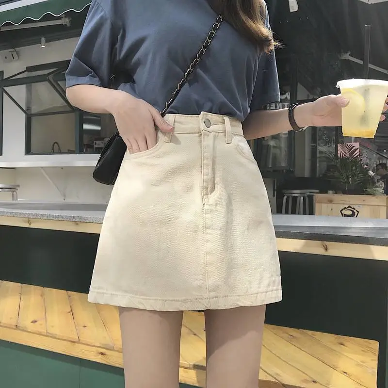 南宁地摊货服装最多的地方在哪里短裙女显瘦宽松可爱潮中老年人服装5元批发