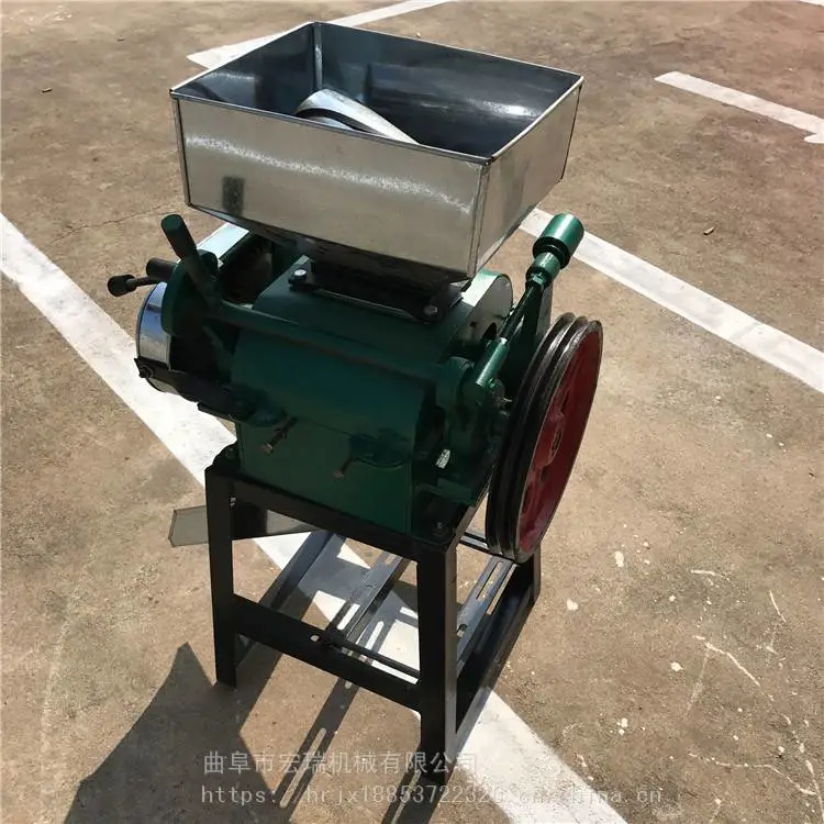 淮南小型黄豆挤扁机花生破碎机对辊冰糖粉碎机花生压碎机