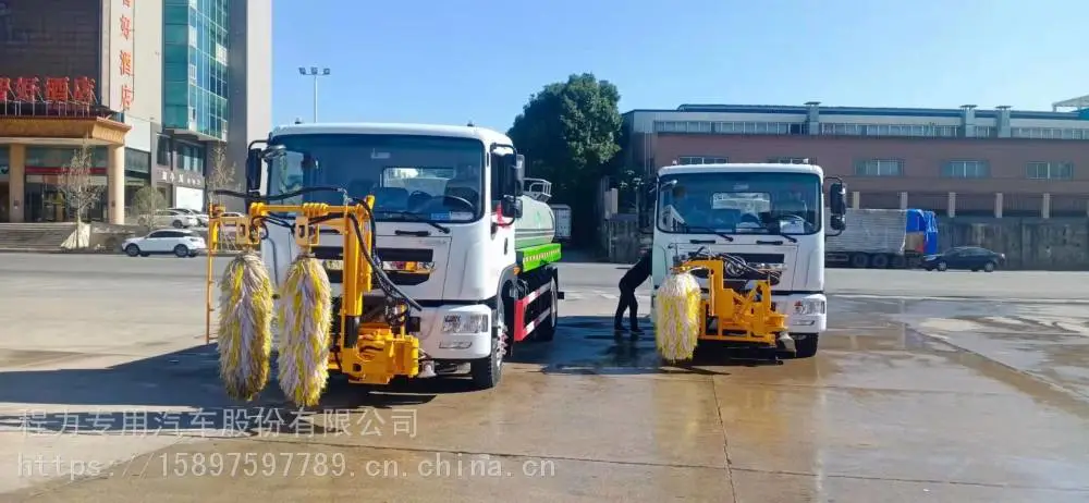 东风多利卡12吨双面城市护栏清洗车隧道清洗车多少钱一辆