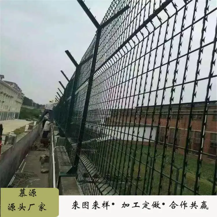 金属围墙网 刀刺钢网墙 油气站隔离网