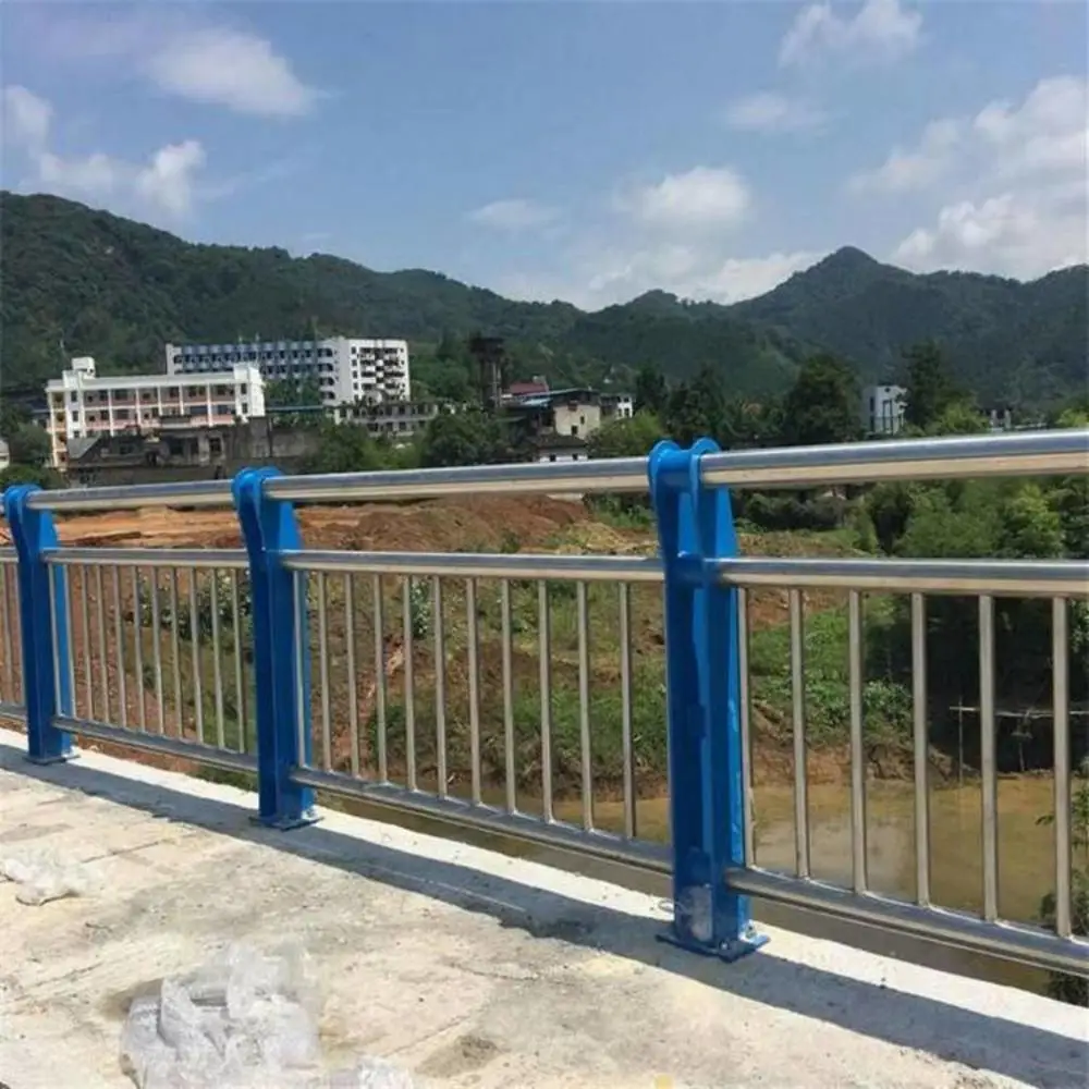 镀锌复合管桥梁护栏质量***源头工厂防护美观龙邦交通设施