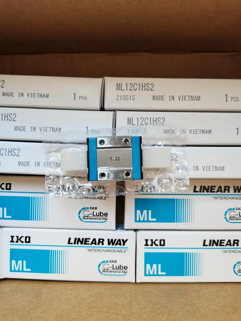 IKO交叉滚子导轨CRWM3-150C20， CRWM3-150E84，用于机器人滑座