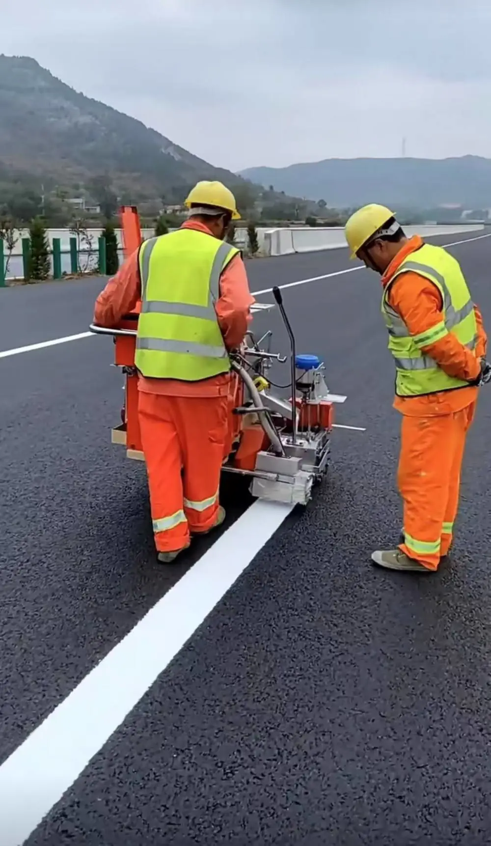 热熔道路划线 标龙交通工程「质量稳定,量大优惠!」