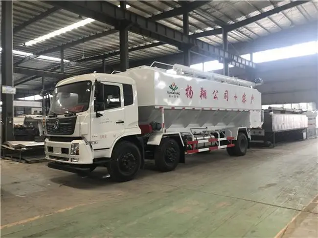 小三轴散装饲料车改装厂
