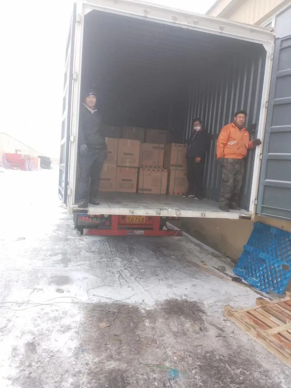出口汽运卡航TIR冷冻货物出口冻柜运输环航新能源一级代理