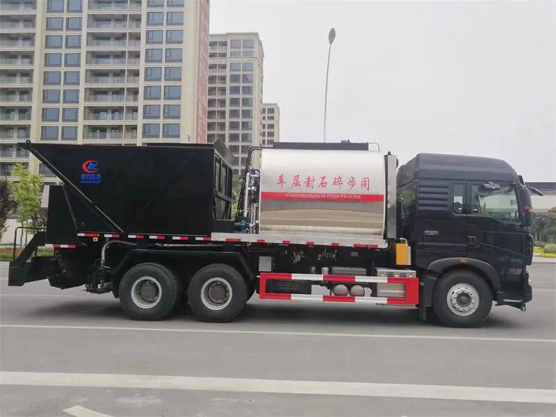 临汾市稀浆封层车现货销售 ***石灰撒布车
