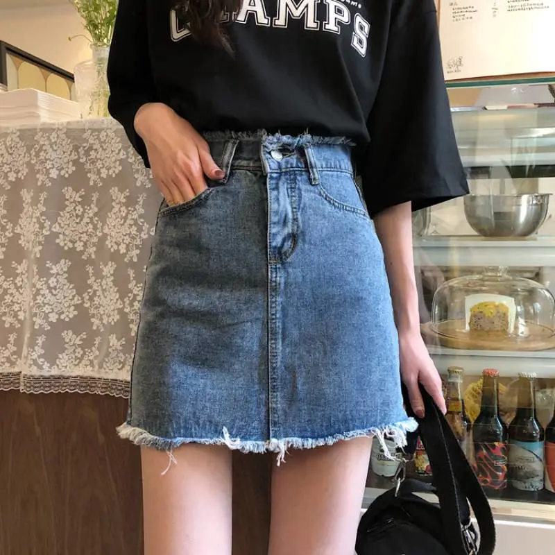 南宁地摊货服装最多的地方在哪里短裙女显瘦宽松可爱潮中老年人服装5元批发