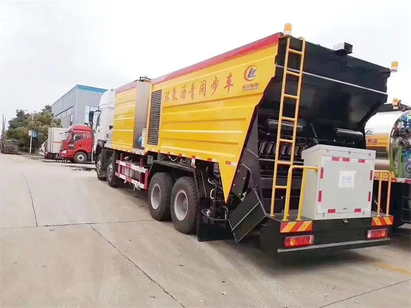 临汾市稀浆封层车现货销售 ***石灰撒布车