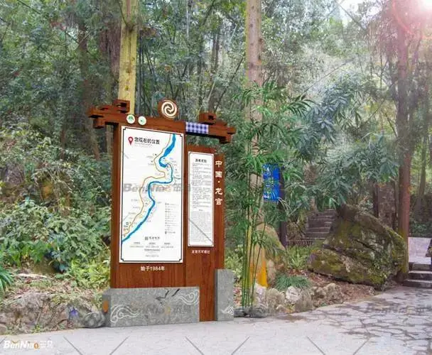 成都大型公园景区道路标识标牌 云南文山 创意金属异形雕塑设计制作 商场导视设计公司