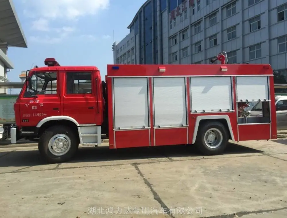 湖北重汽豪沃后八轮泡沫消防车助力城市消防安全守护群众生命财产