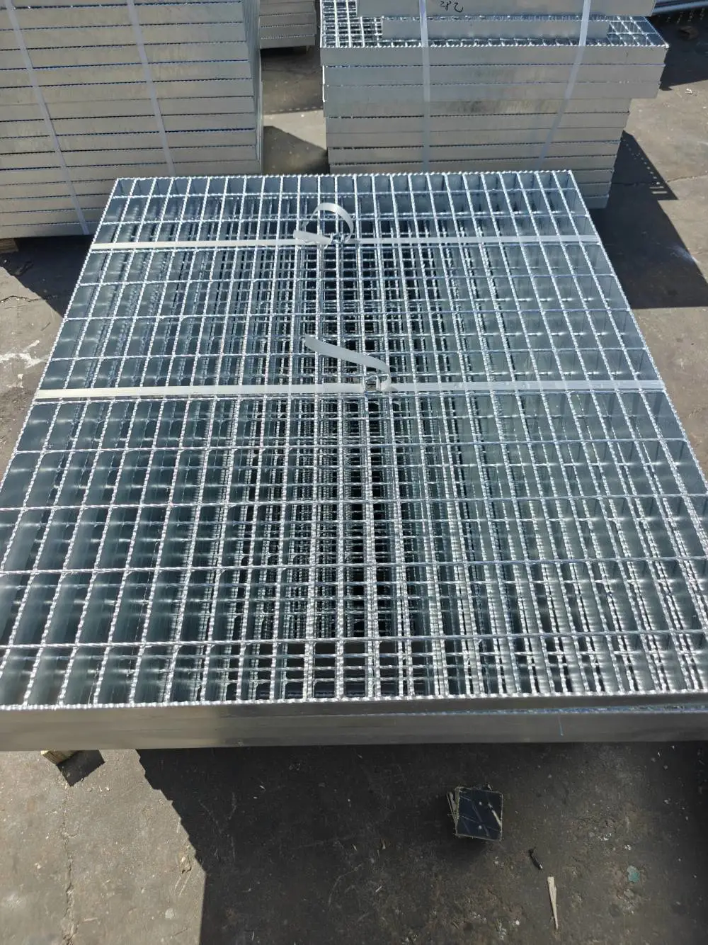 河北厂家现货钢格栅井盖 方形圆形重型承重 工厂镀锌格栅板