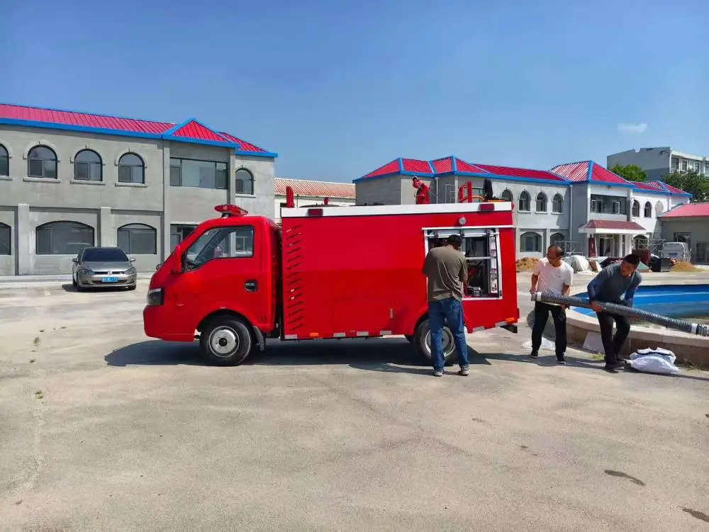 东风途逸1吨水罐消防车 小型灭火车 结构布局合理智能化操控