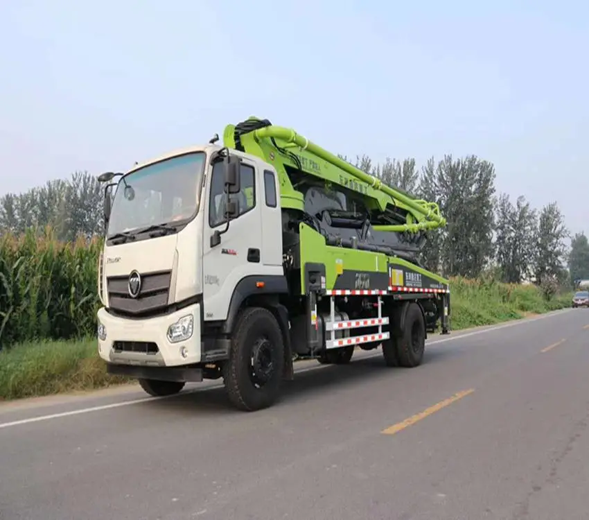 小型搅拌泵车_38米折臂一体泵_房屋地基打混凝土神器
