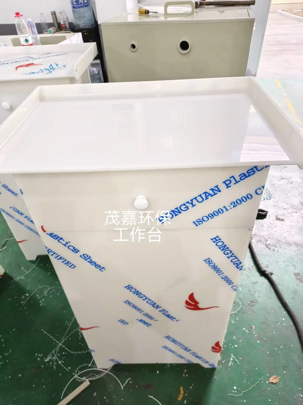 塑料工作台PP操作台接水托盘电脑桌子属于实验室半导体设备