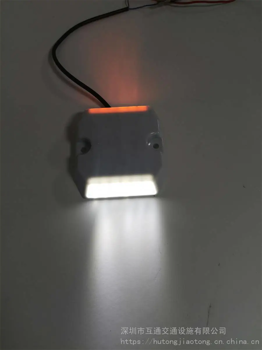 互通 匝道出口 LED有源诱导灯 安装位置有讲究 福建定制