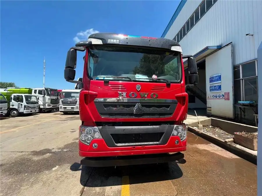 中国重汽2kg泡沫罐6kg水罐消防车